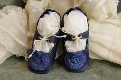 Leather shoes for antique