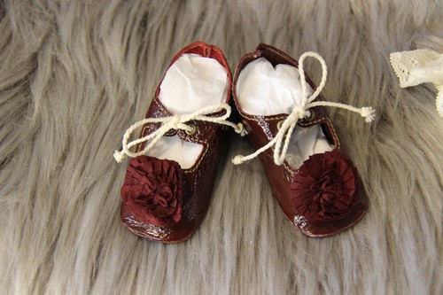 Leather shoes for antique